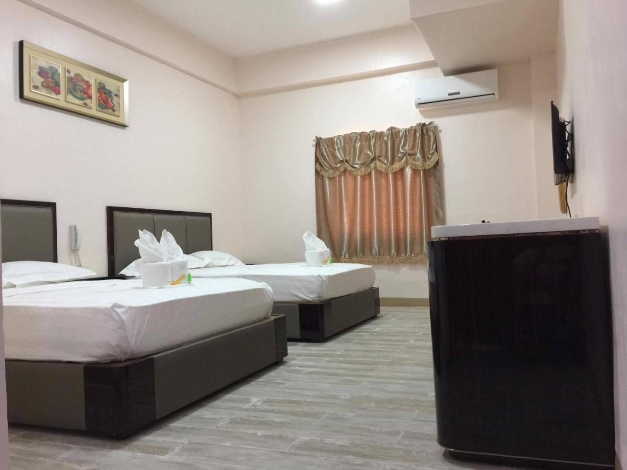 Meaco Royal Hotel - Lipa Lipa City Ngoại thất bức ảnh